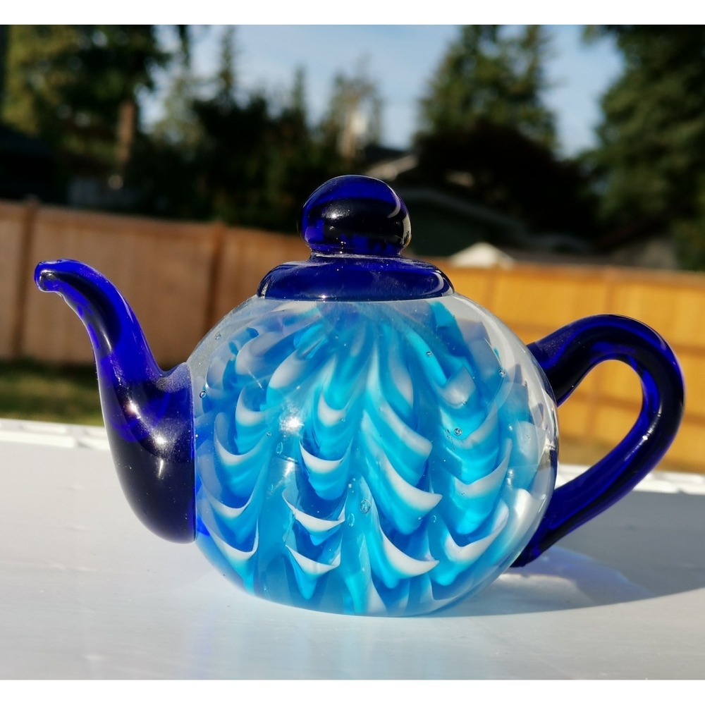 Vintage Dynasty Gallery Heirloom Collectibles Blue & White Teapot Paperweight